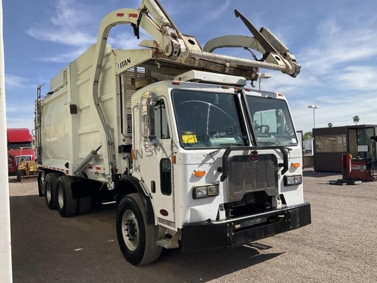 2014-peterbilt-320-image-4