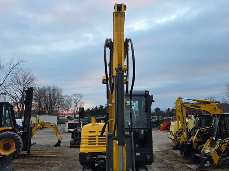 2020-new-holland-e57c-image-50