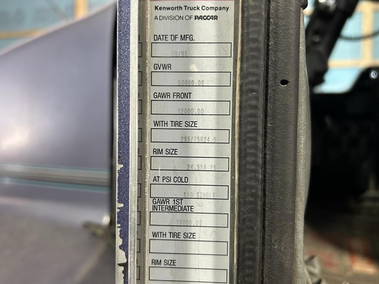 1996-kenworth-t600-image-24