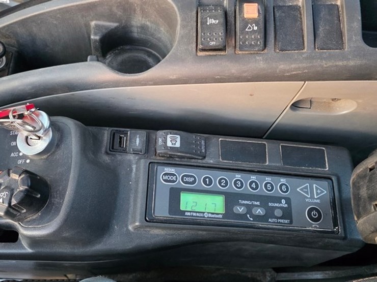 2022-case-cx250d-image-84