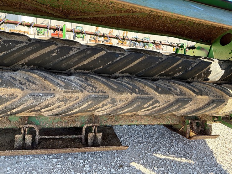 john-deere-820-image-7