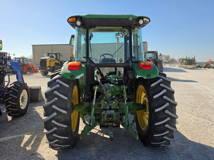 2011-john-deere-6140d-image-12