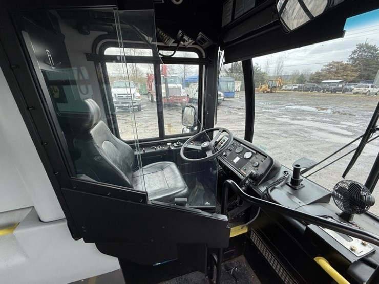 2012-gillig-40'-electric-transit-bus-image-18