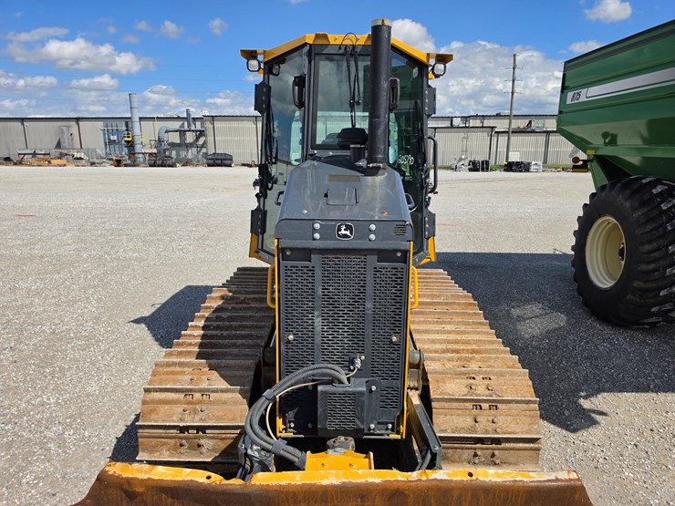 2023-deere-450-lgp-image-4