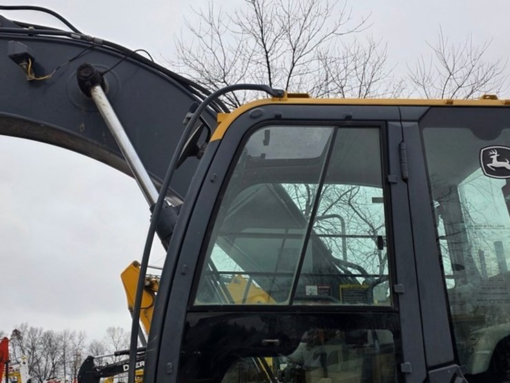 2012-deere-200d-lc-image-37