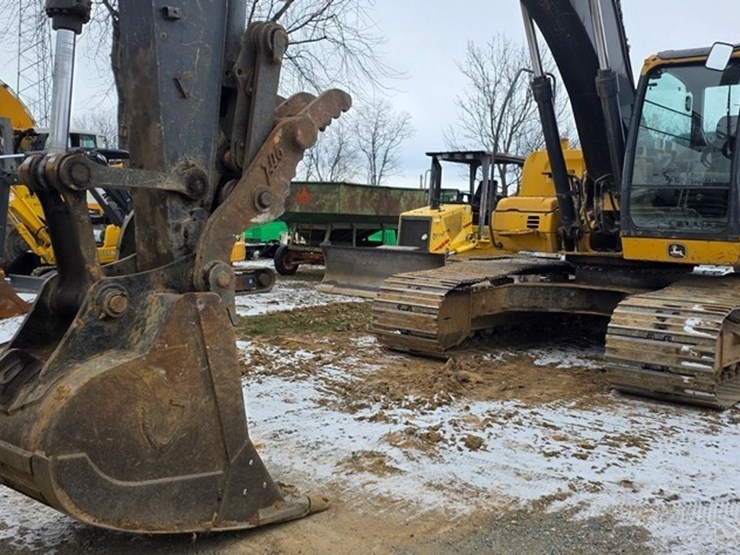 2012-deere-200d-lc-image-57