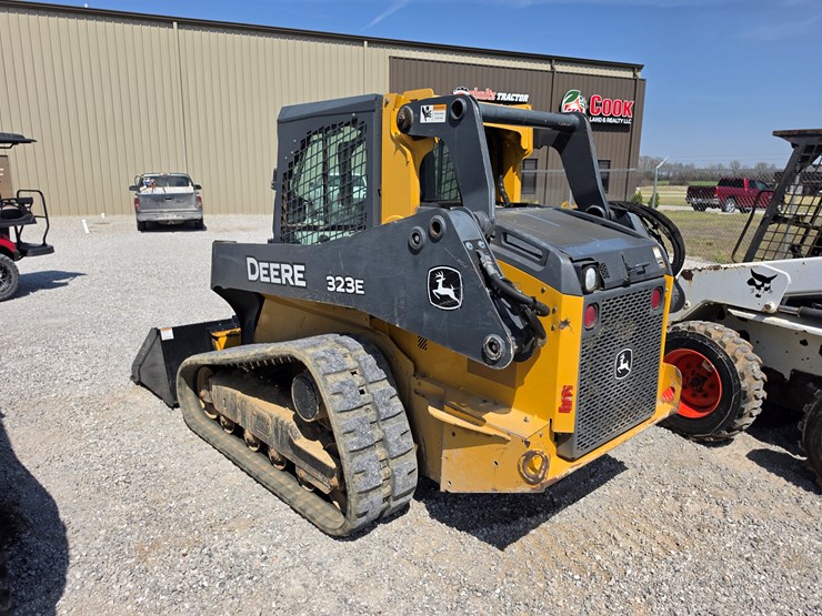 2015-deere-323e-image-16