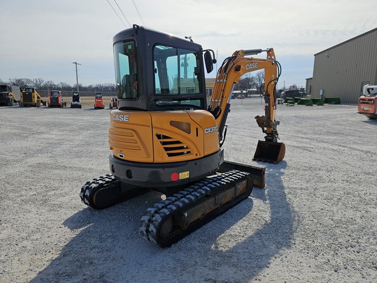 2019-case-cx37c-image-19