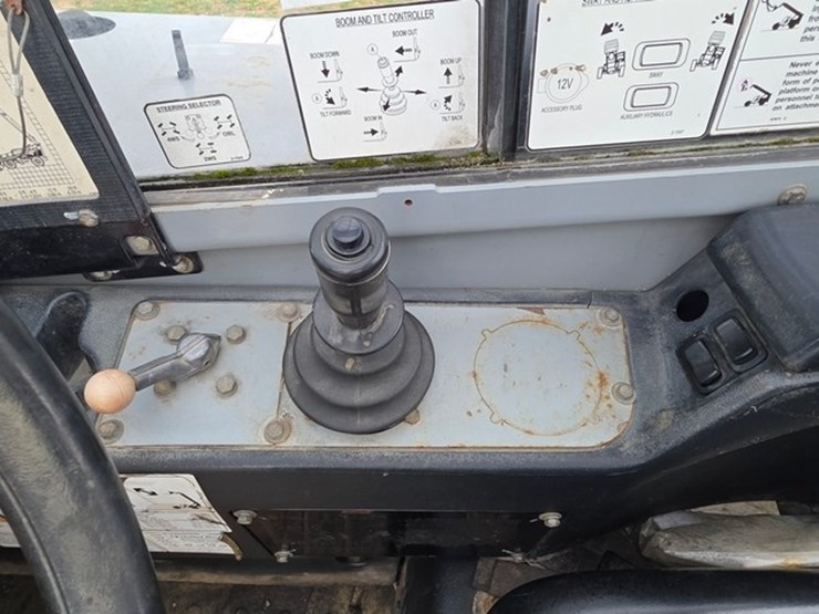 2011-genie-gth844-image-46