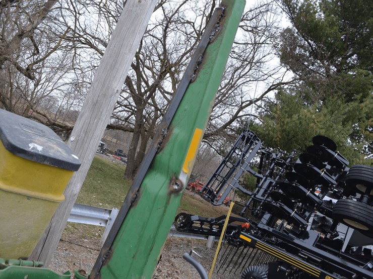 john-deere-7200-image-10