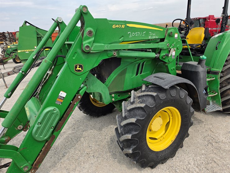 2017-john-deere-6120m-image-7