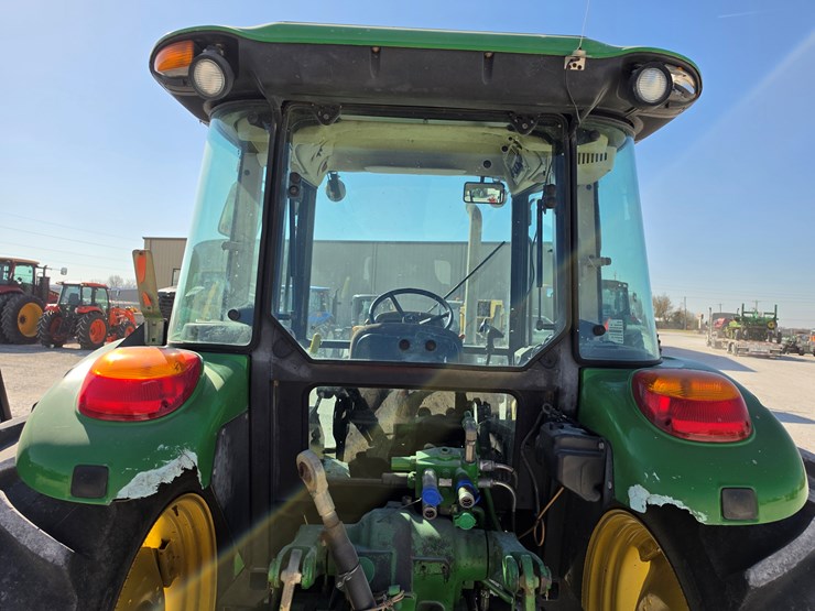 2011-john-deere-6140d-image-13
