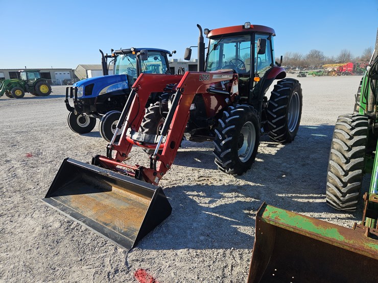 2012-case-ih-farmall-125a-image-24