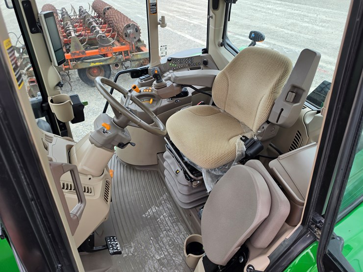 2023-john-deere-6155m-image-10