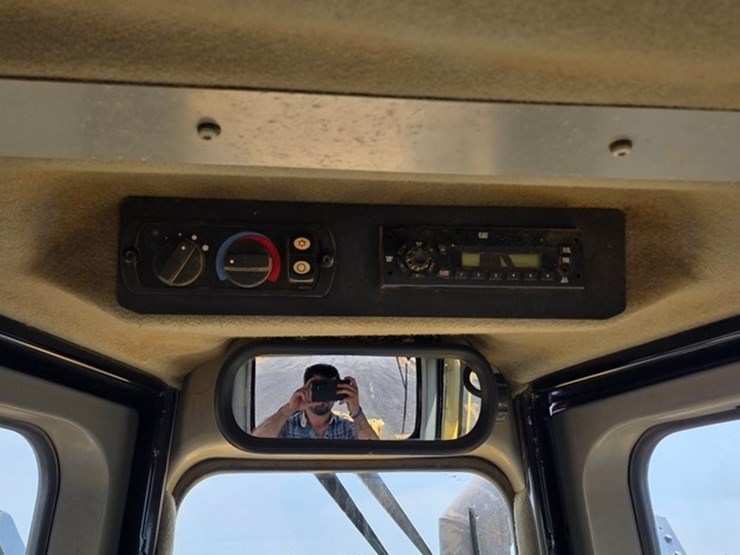 2012-caterpillar-d6t-xl-image-77