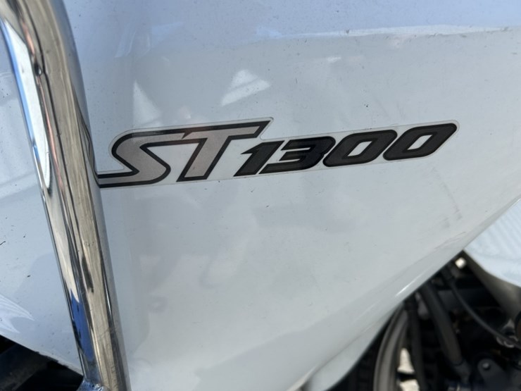 2009-honda-st1300-motorcycle-image-14