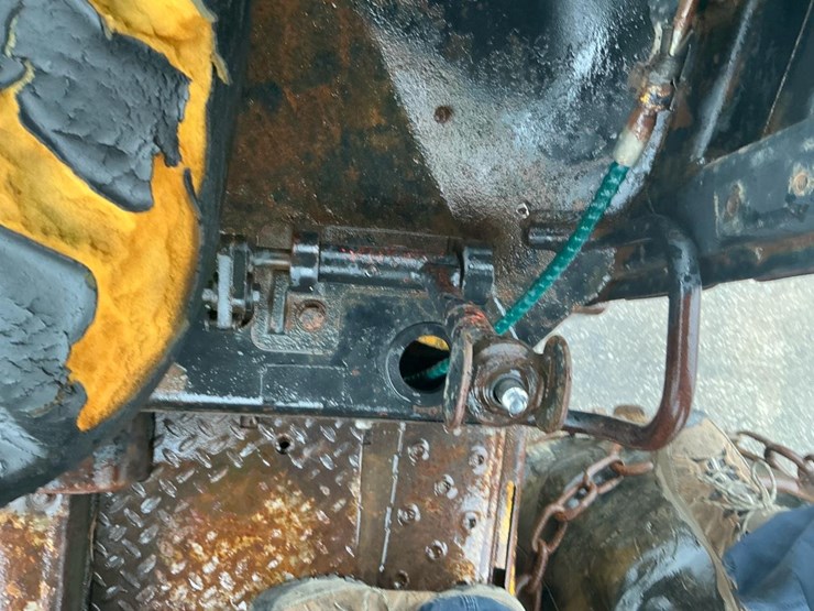 1989-john-deere-640d-image-29