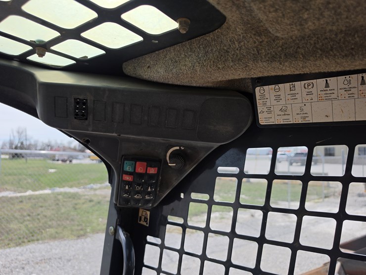 2022-deere-317g-image-12