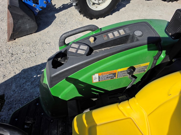 2018-john-deere-4052m-image-12