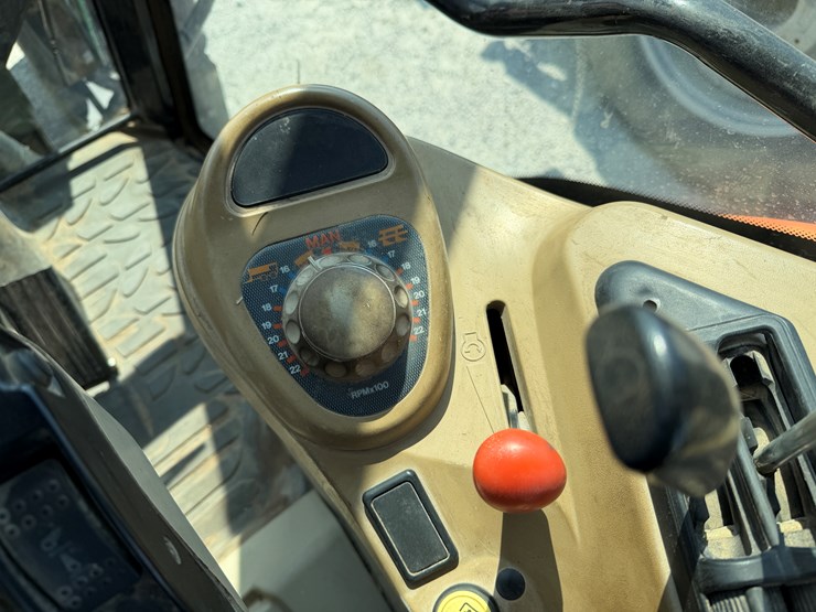 2004-agco-rt100a-image-18