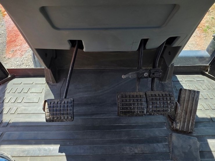 2005-agco-lt75-image-52