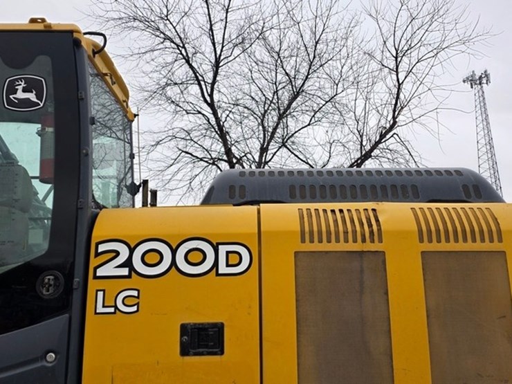 2012-deere-200d-lc-image-34