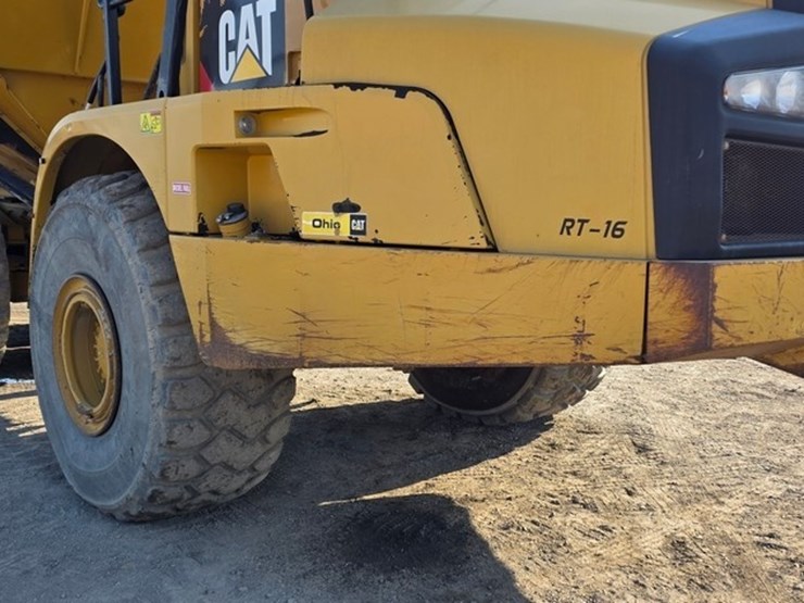 2014-caterpillar-740b-image-55