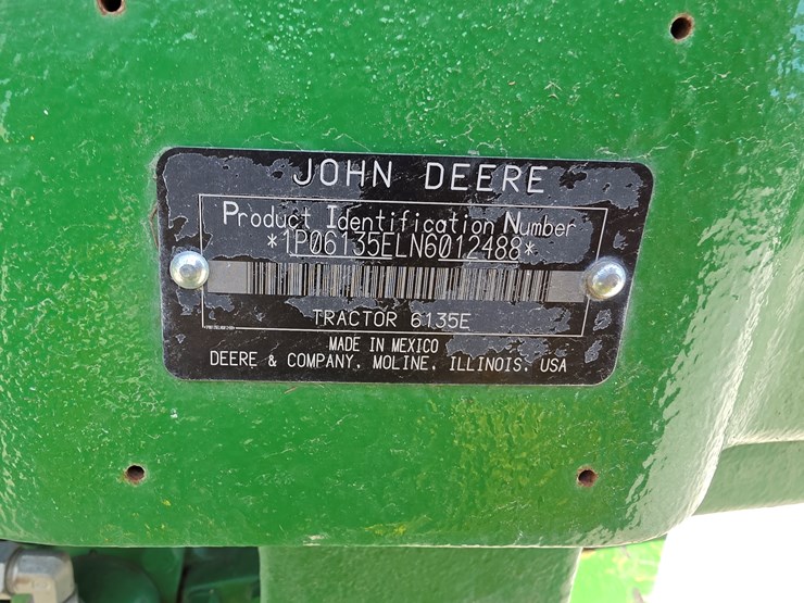2022-john-deere-6135e-image-3