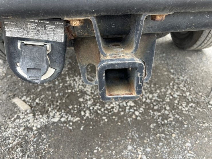 2001-chevrolet-suburban-image-18