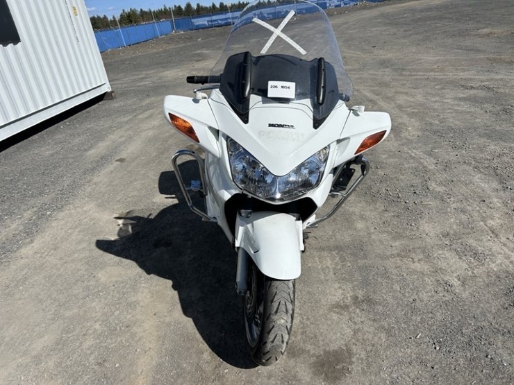 2009-honda-st1300-motorcycle-image-8