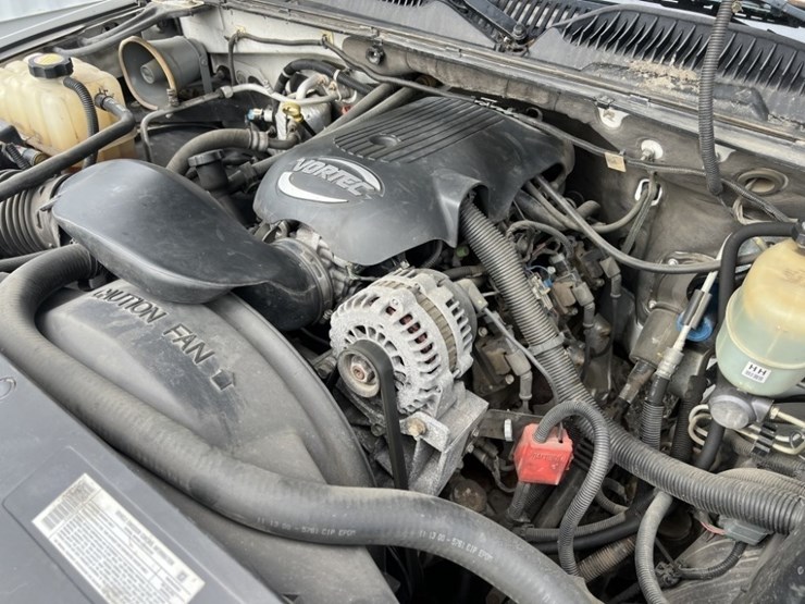 2001-chevrolet-suburban-image-10