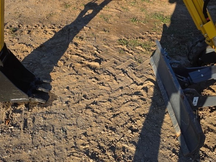 2022-kobelco-sk17sr-image-8