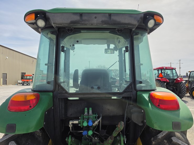 2016-john-deere-5100e-image-8
