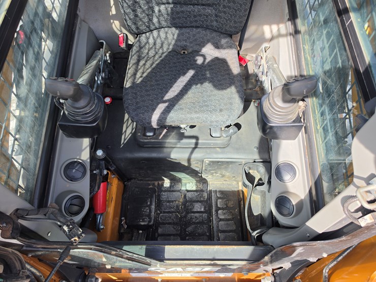 2023-case-tv450b-image-9