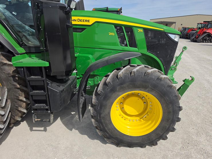 2021-john-deere-7r-210-image-6