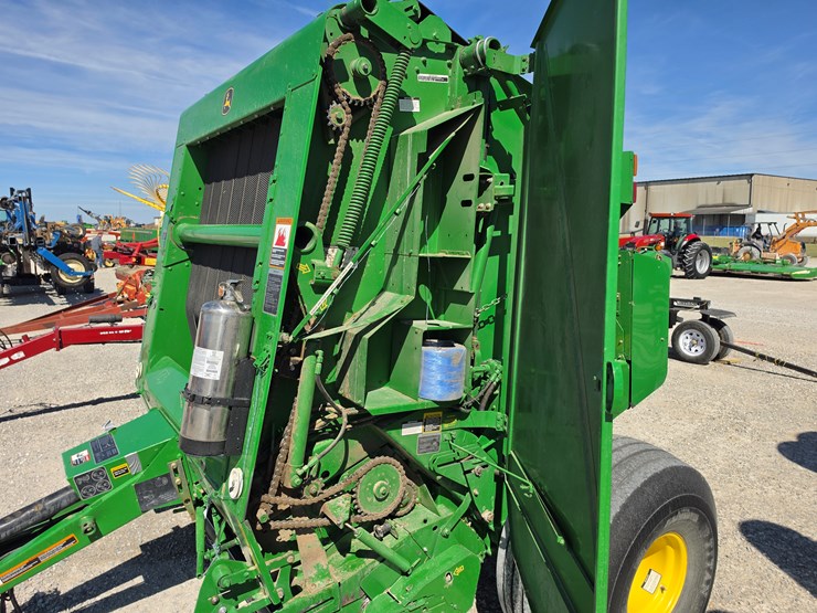 2010-john-deere-568-image-7