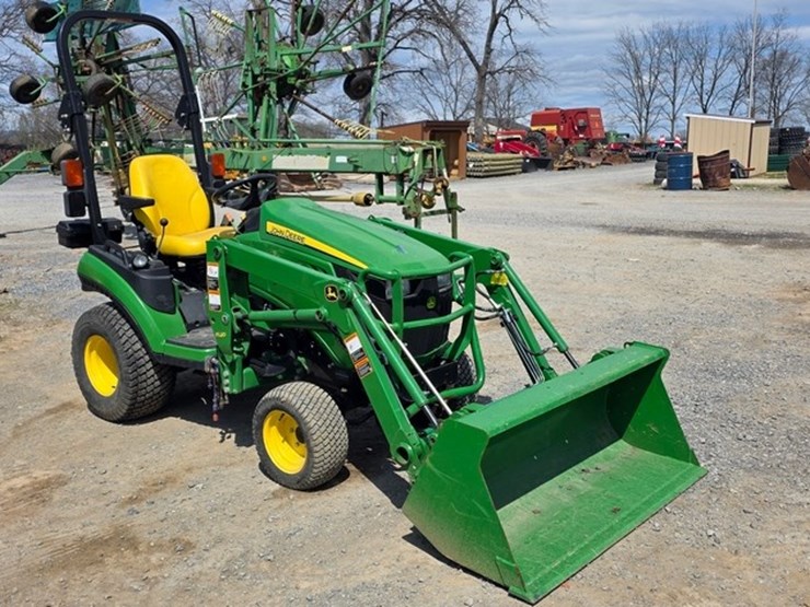 2014-john-deere-1025r-image-2