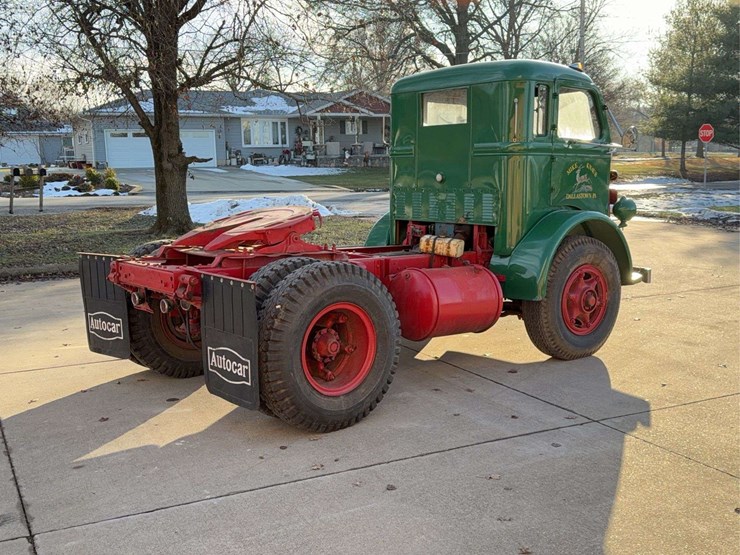 autocar-u70-truck-tractor-image-3