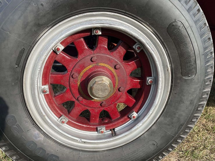 1917-american-la-france-firetruck-image-13