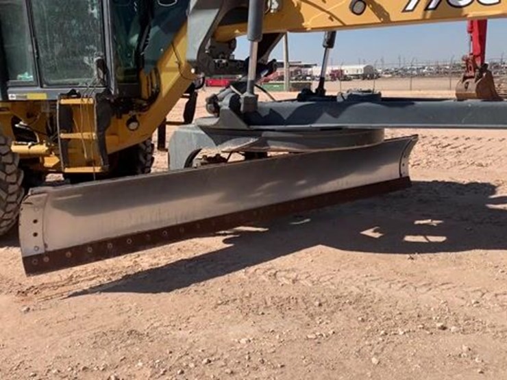 2016-deere-770g-image-1