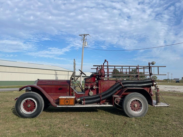 1917-american-la-france-firetruck-image-3