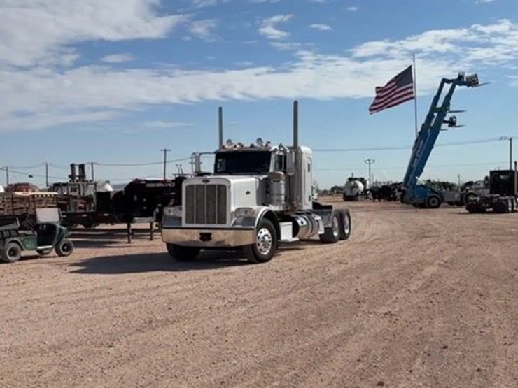 2013-peterbilt-388-image-1