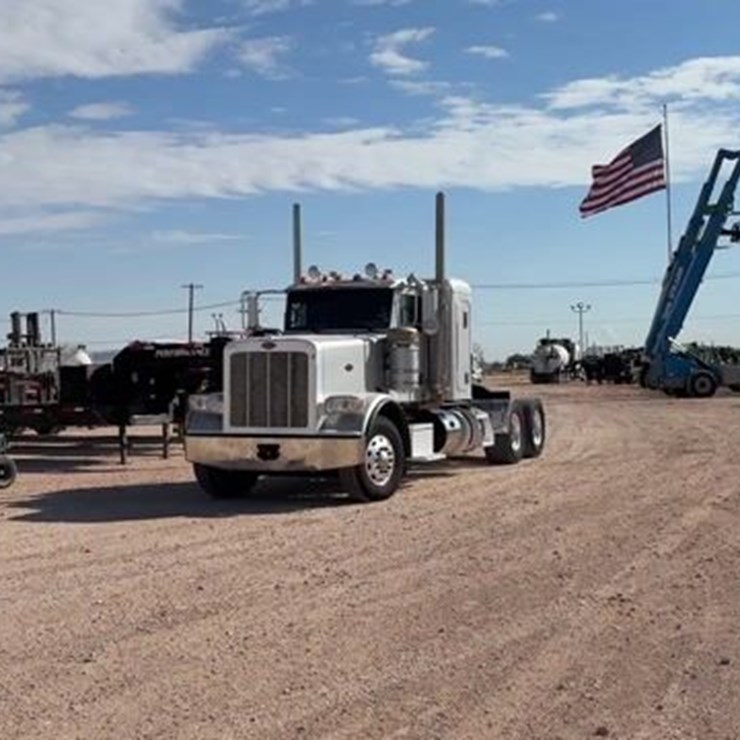 2013 PETERBILT 388