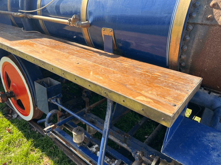 frick-steam-locomotive-with-track-image-100