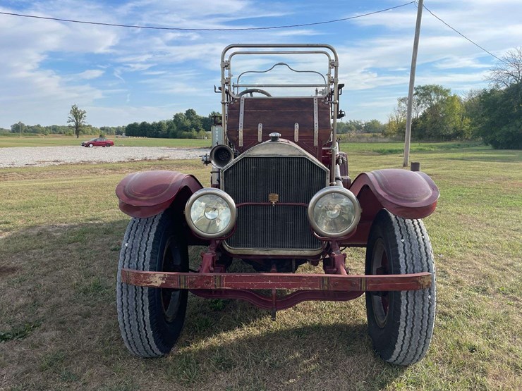 1917-american-la-france-firetruck-image-7