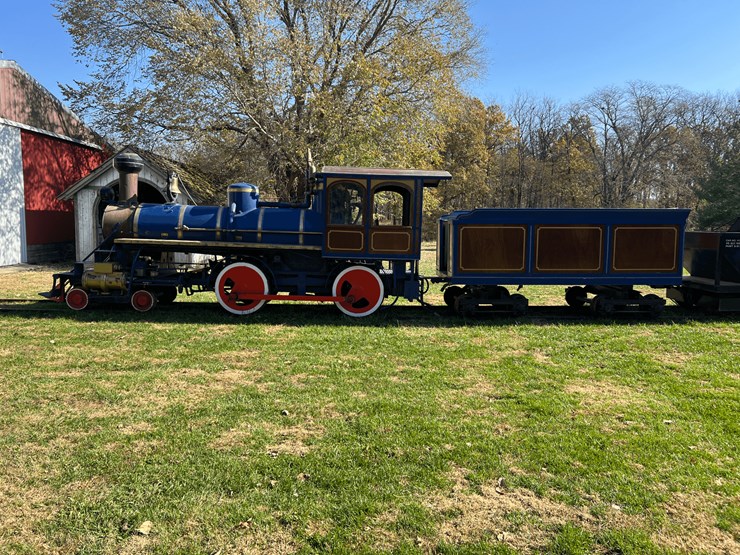frick-steam-locomotive-with-track-image-18