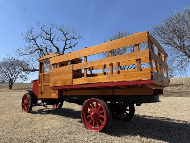 1920-traffic-truck-image-18