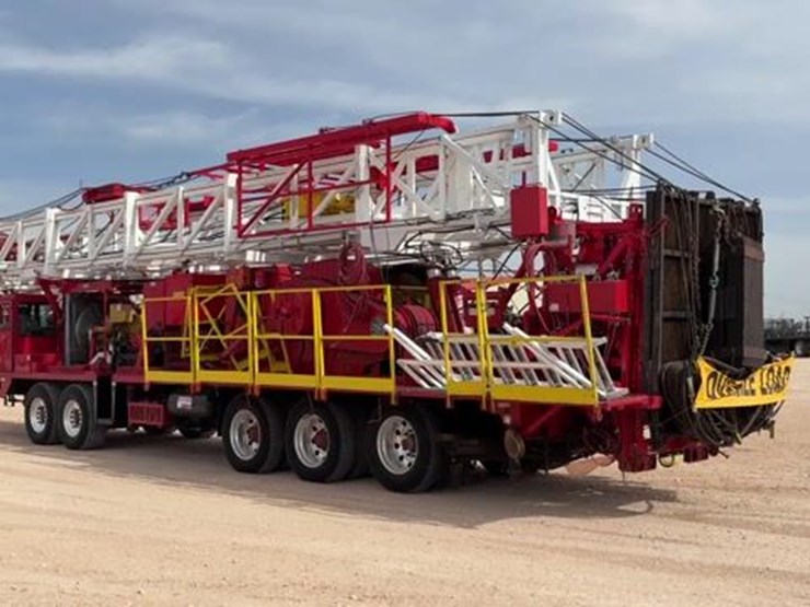 2012-caterpillar-c13-image-1