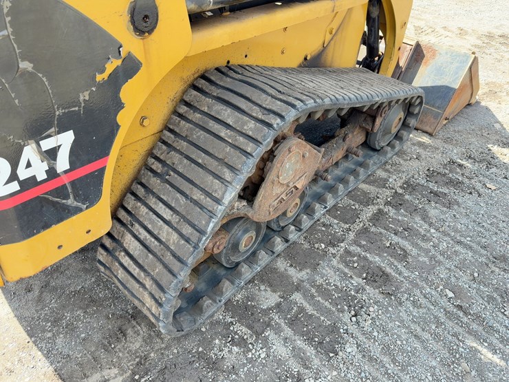 2002-caterpillar-247-image-13