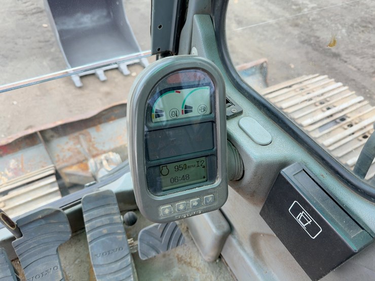 2006-volvo-ec140b-lc-image-45